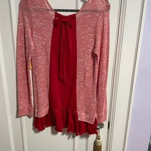 Beautiful, sassy, dressy, red top. Juniors. Size medium. Very good condition.